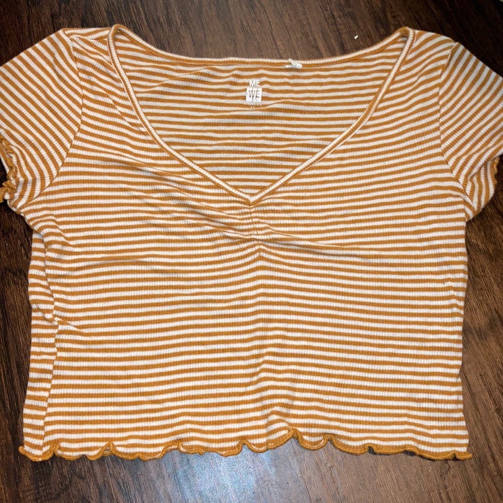 Cute yellow crop top 💛